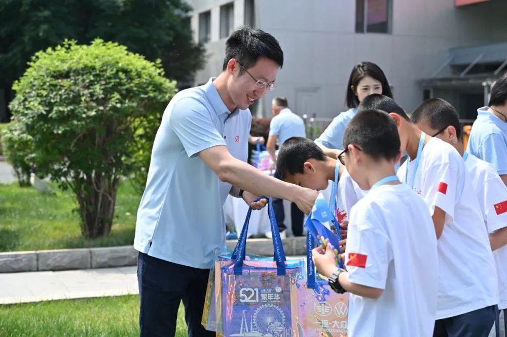 以工業(yè)之力澆灌公益為兒童打開科技之窗(圖3)