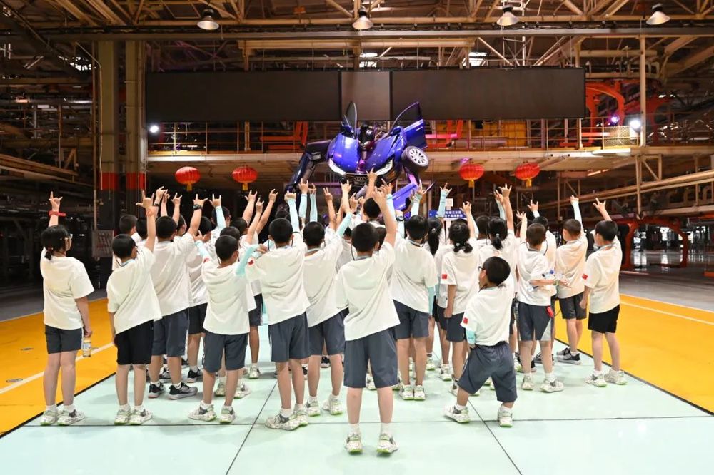 以工業(yè)之力澆灌公益為兒童打開科技之窗(圖6)